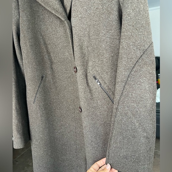 BCBG Classic suit set - Picture 6 of 14